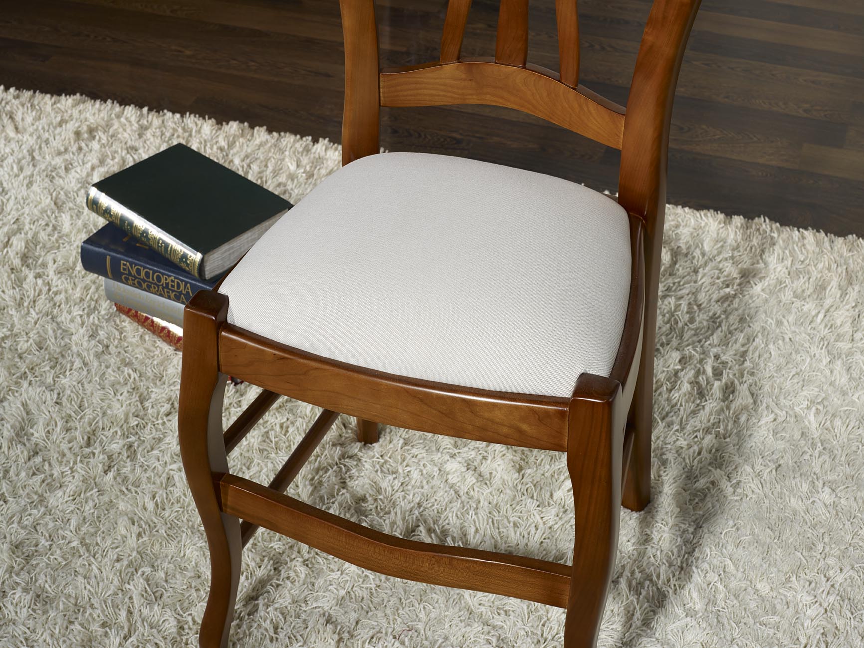 Chaise Camille en Hêtre Massif assise tissu de style Louis Philippe