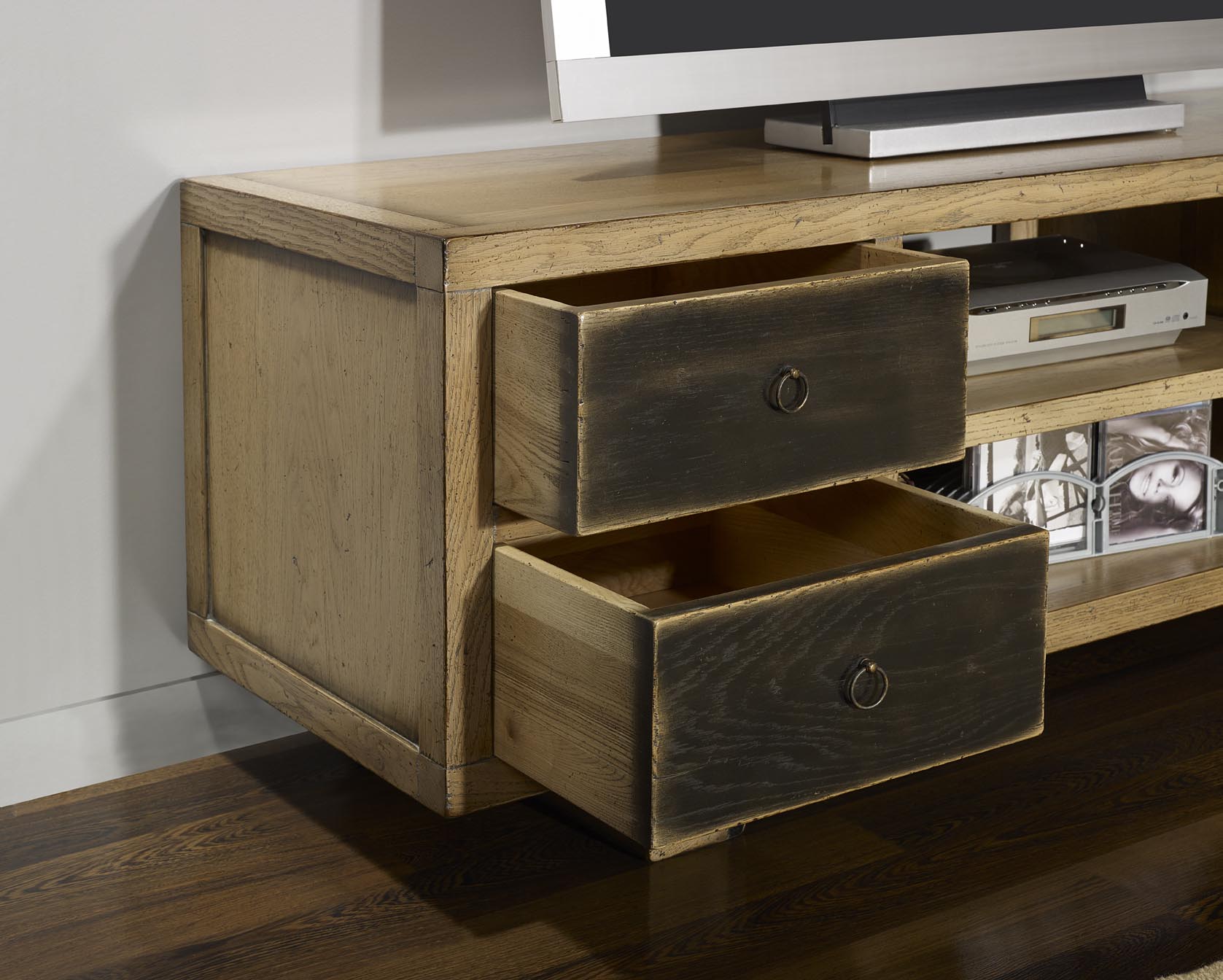 Meuble TV vintage 4 tiroirs en Chêne Massif de style contemporain